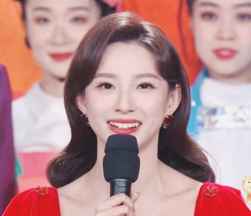 央视虎年春晚马凡舒旗袍,央视虎年春晚马凡舒视频