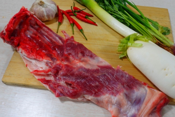 猪肉买深色还是浅色的好 (猪肉为什么有深色和浅色)