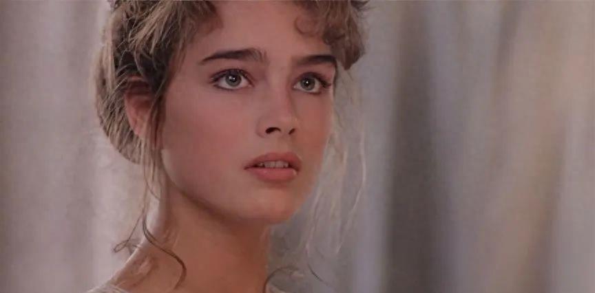 10岁全裸出镜，20岁声称自己仍是处女，“美国舒淇”的裸照风波