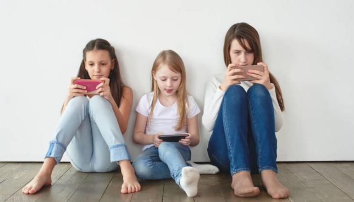 暑假如何防止孩子沉迷手机游戏,多少孩子沉迷于网络手机游戏