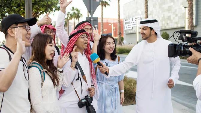 迪拜富二代到上海旅游，看到遍地豪车很惊讶：上海也产石油？