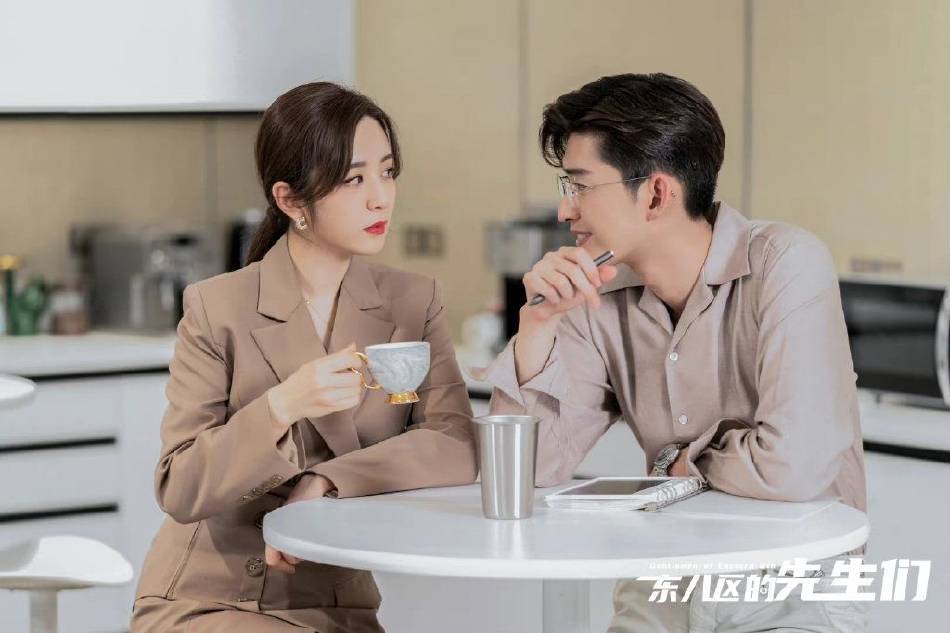 假借拍戏之名公然“揩油”,摸胸、抓臀、脱外衣,该管管了