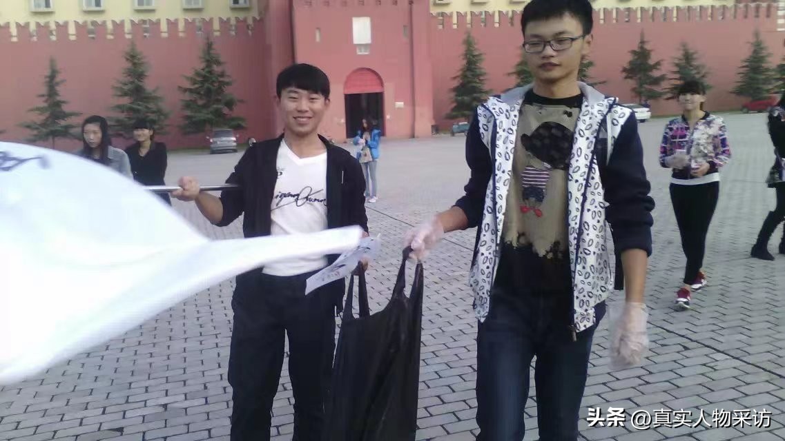 我25岁被外派到塞拉利昂，这里女多男少，一夫多妻，女人地位很低