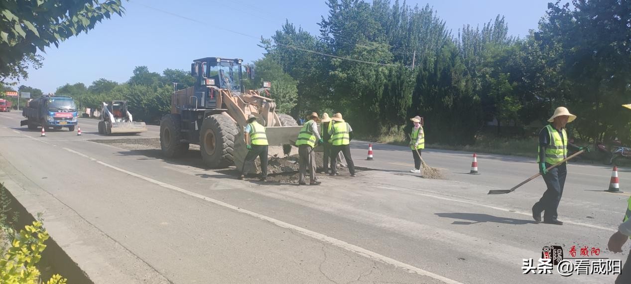高温下的坚守公路人,酷暑高温下的坚守