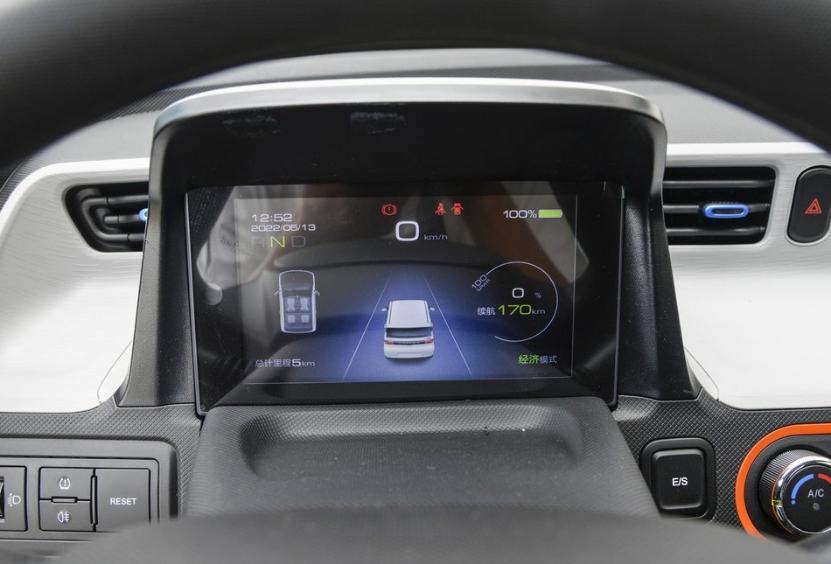 五菱宏光miniev2020和2021区别,五菱宏光miniev2021款对比2020款