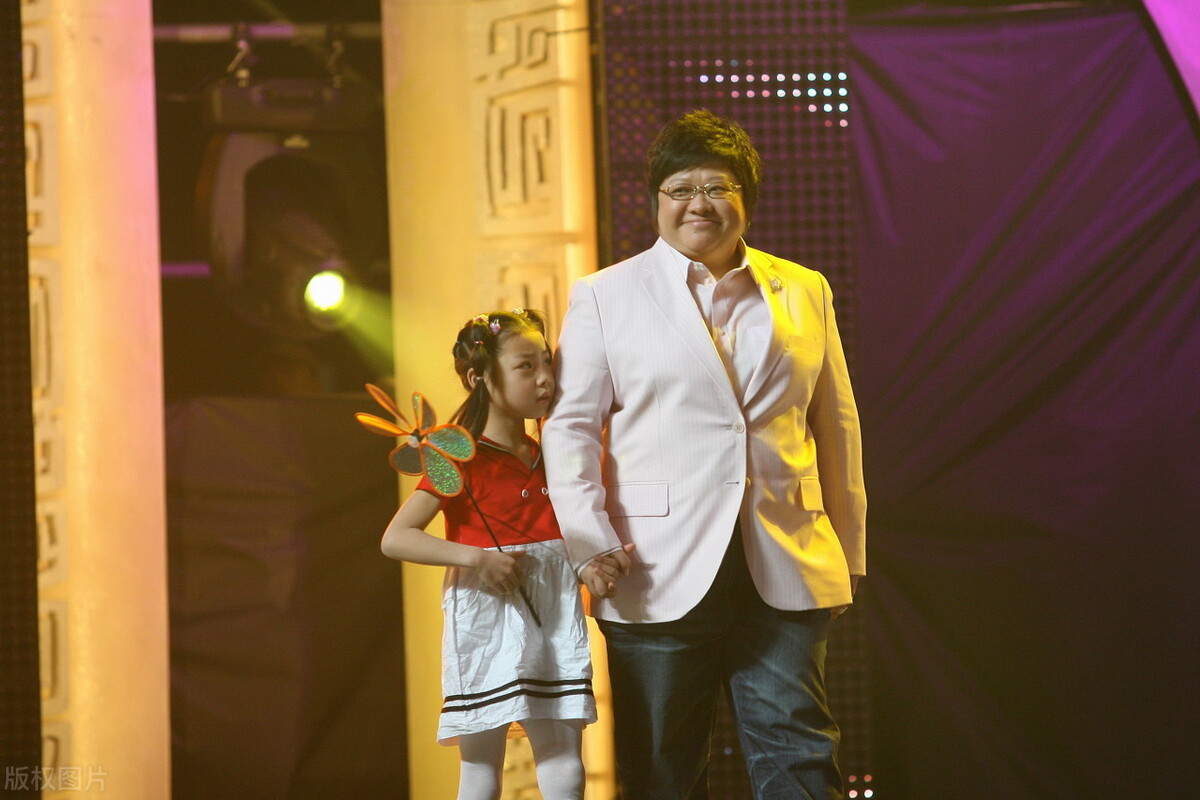 韩红做慈善为什么会有争议,韩红慈善倾家荡产完整版