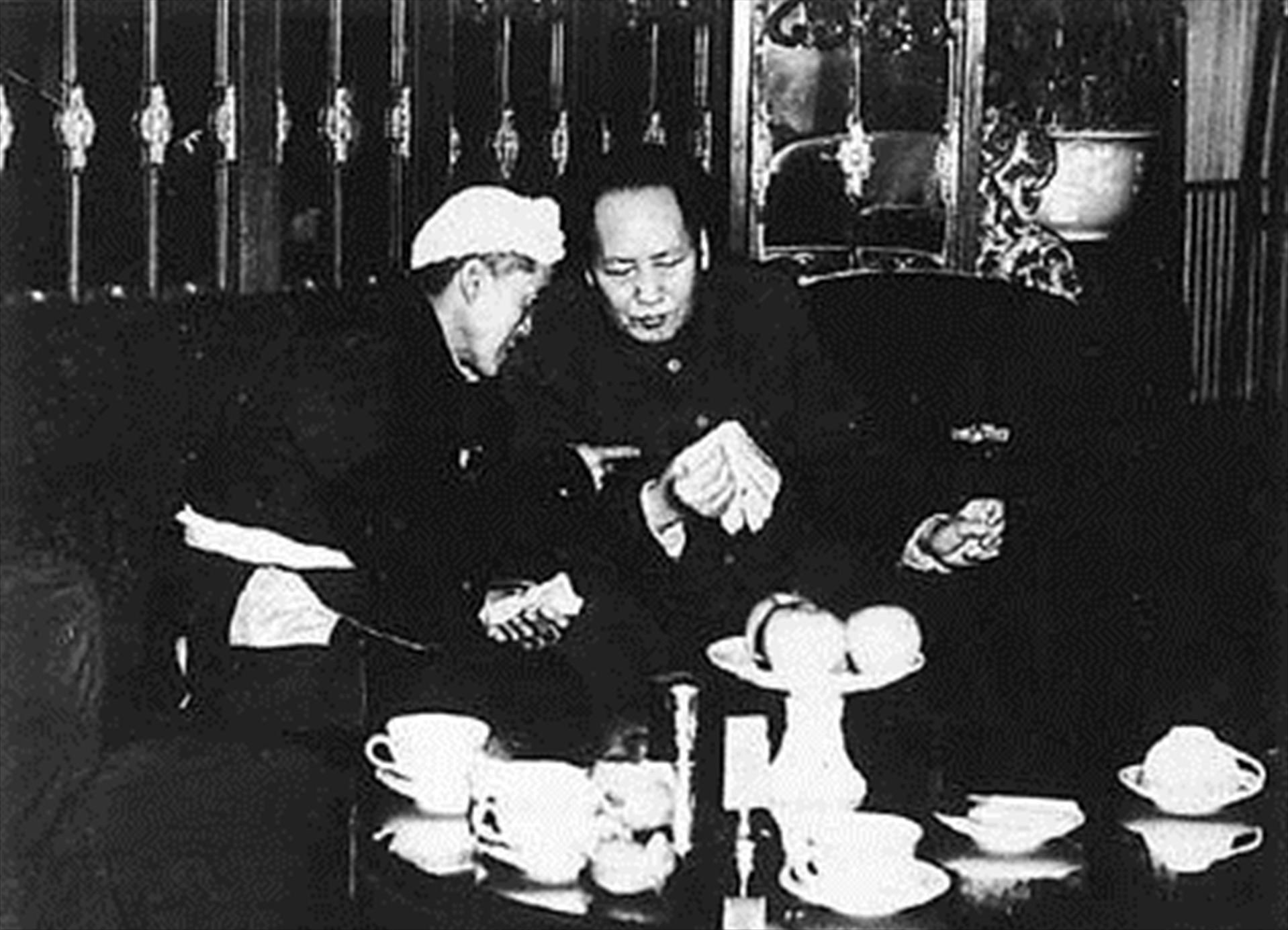 1990年*国锋华**重回韶山，毛主席亲人好奇问道：叫你华书记还是华老