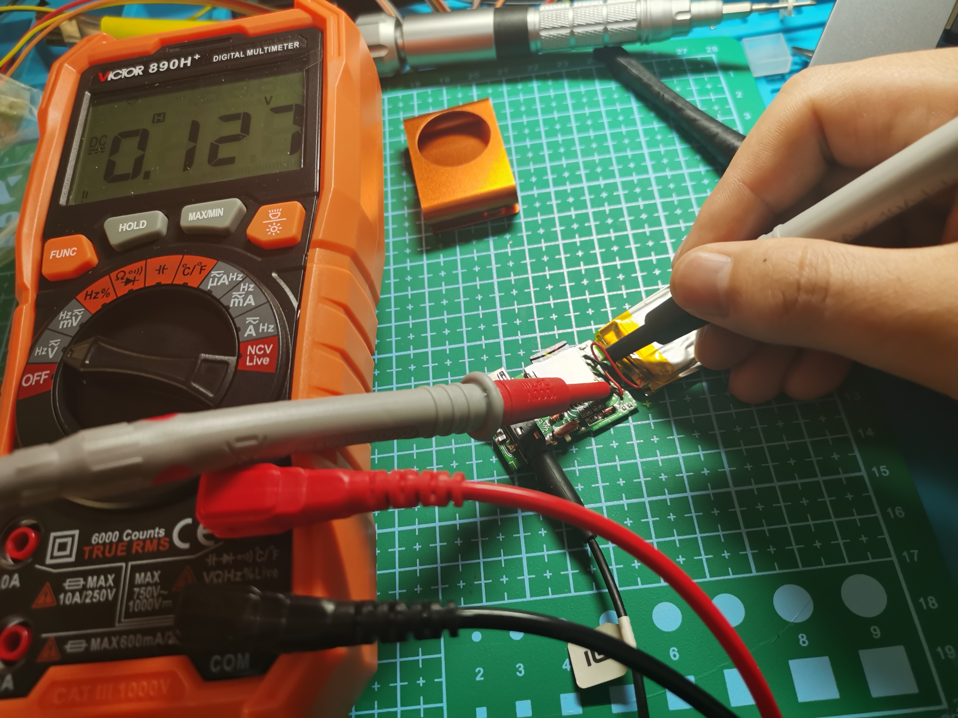 mp3充不进去电，无法*放播**，检测出电池问题，更换新电池