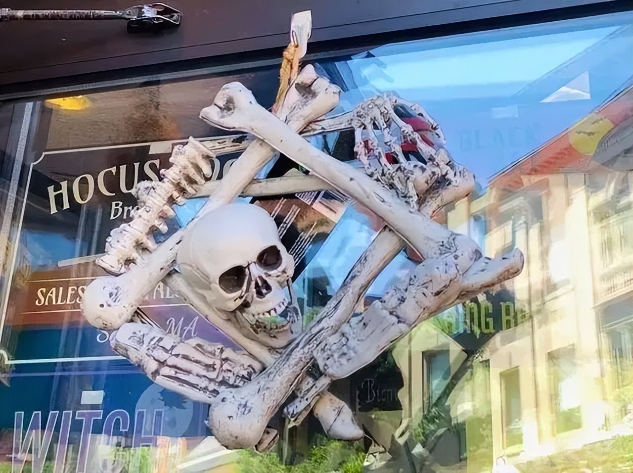 从巫镇到圣镇，一个女巫审判故事缘何转为万圣节狂欢之都