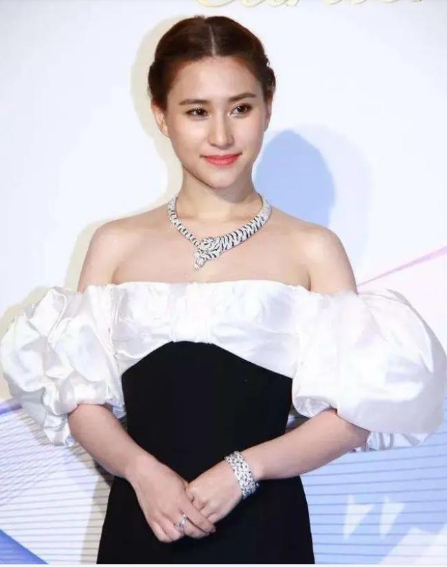 赌王四太三太翡翠项链对比,赌王三太翡翠项链