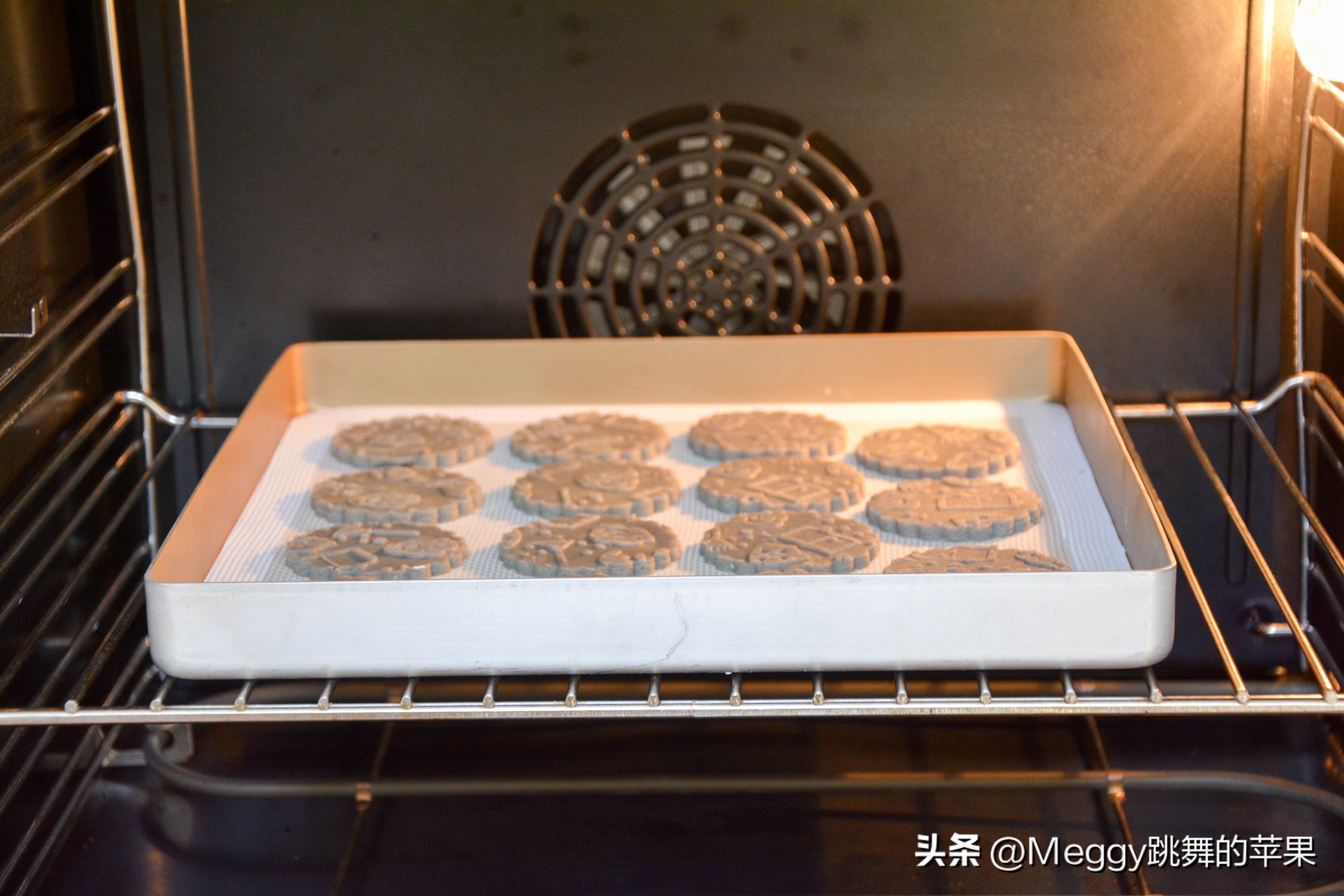 万圣节饼干,酥脆的南瓜饼干万圣节