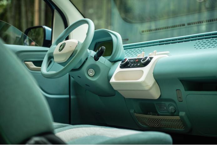 qq冰淇淋全景,qq冰淇淋比五菱mini大多少