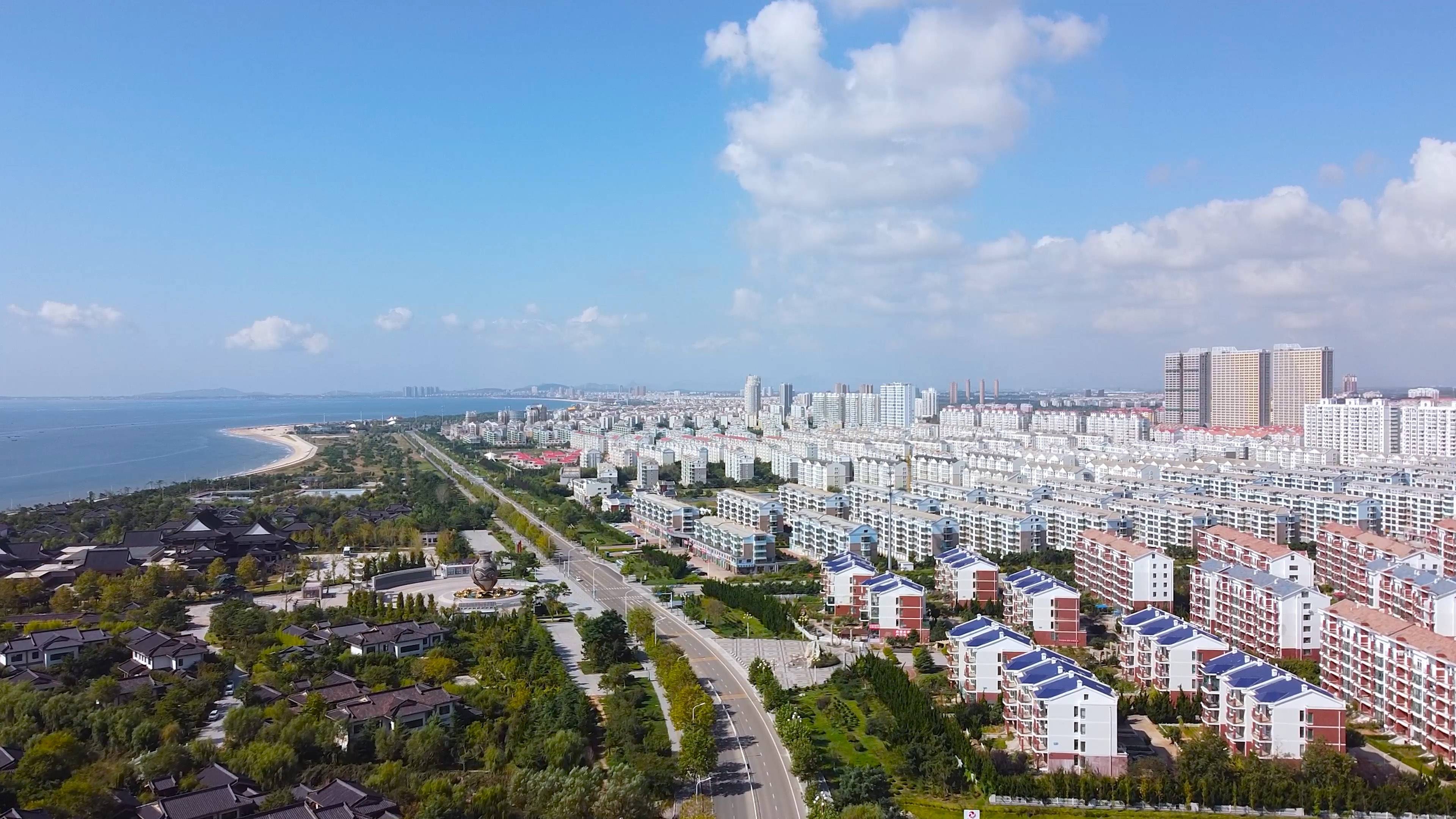 “海边鹤岗”乳山,房价从上百万暴跌到五万一套,有人诧异有人愁