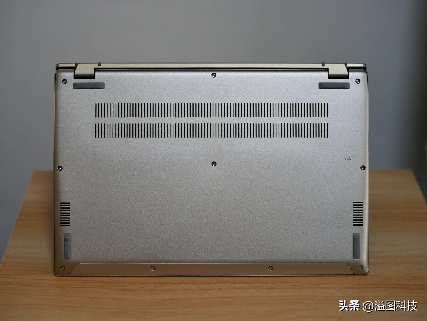 宏碁非凡s3的无线鼠标插口在哪,宏碁非凡s3自动感应亮度怎么关