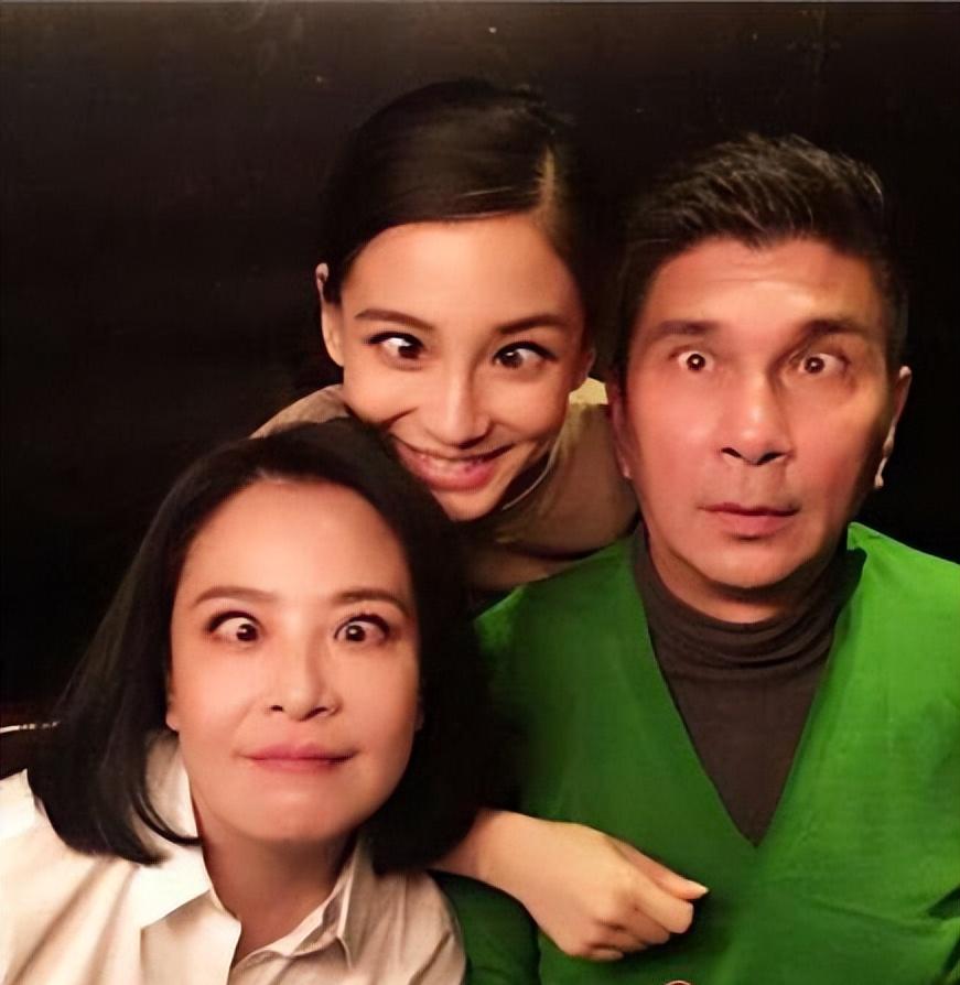 杨颖妈妈真人照片,杨颖妈妈个人资料