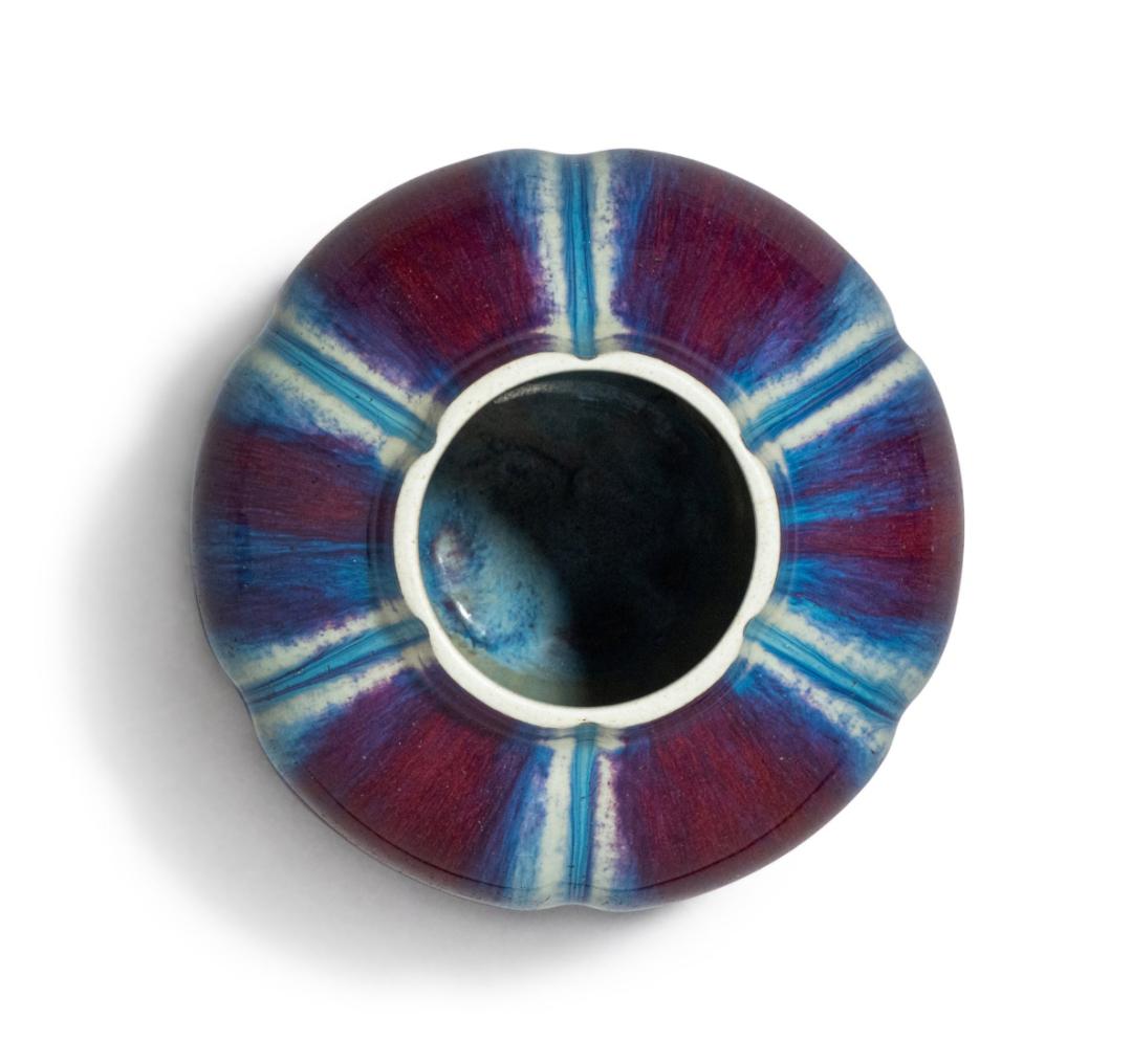 苏富比拍卖镂空八棱瓶,苏富比粉彩九桃纹天球瓶