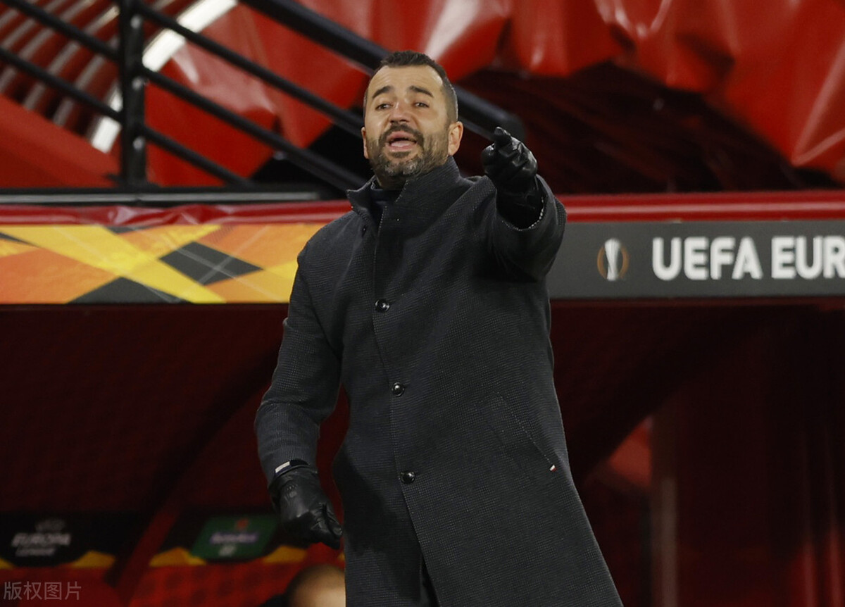 迭戈马丁内斯主教练,迭戈马丁内斯图片