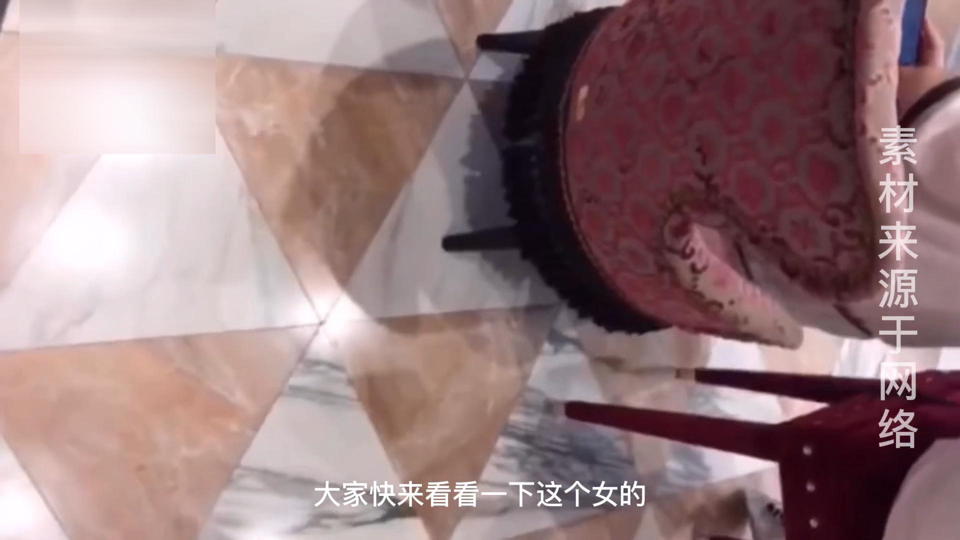 女子买5万奢侈品男子拒绝付款,女子与网友逛奢侈品