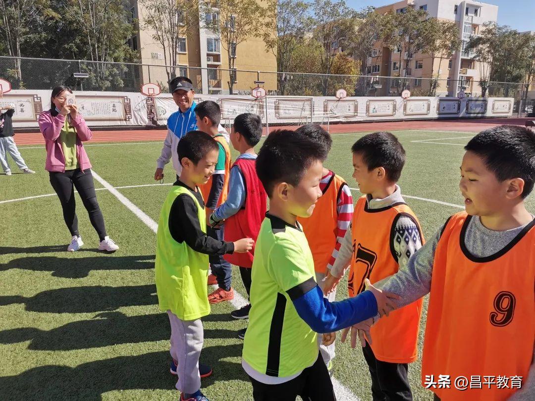 班级球赛氛围,学生教室足球世界杯