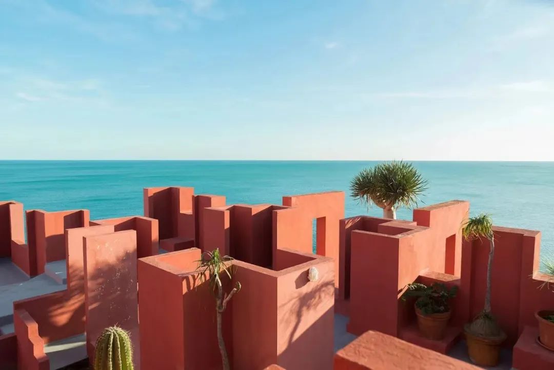 行走在路上的建筑设计师,站在自由之巅