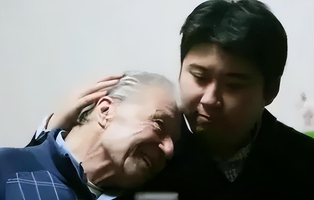 中国小伙为报答英国孤寡房东,中国小伙为瑞士房东养老送终