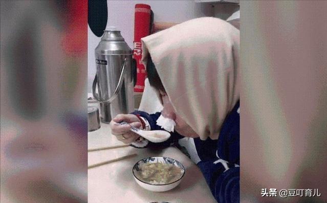 还在因为孕吐难受不已？这10种食物有效缓解孕吐，妈妈们快试试