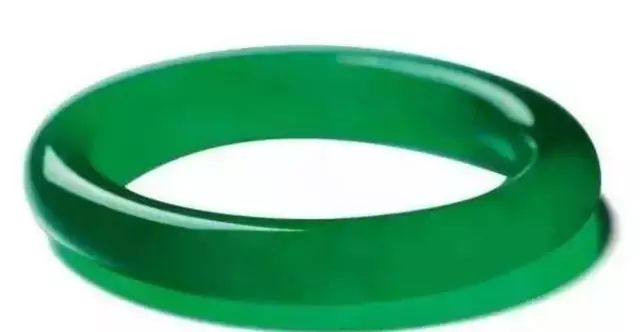 香港保利拍卖珠宝,香港拍卖会6000万的手镯去看看