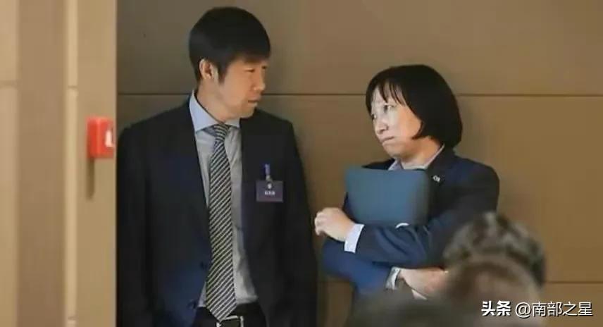 高洪波不满裁判判罚,高洪波取消的申诉权利