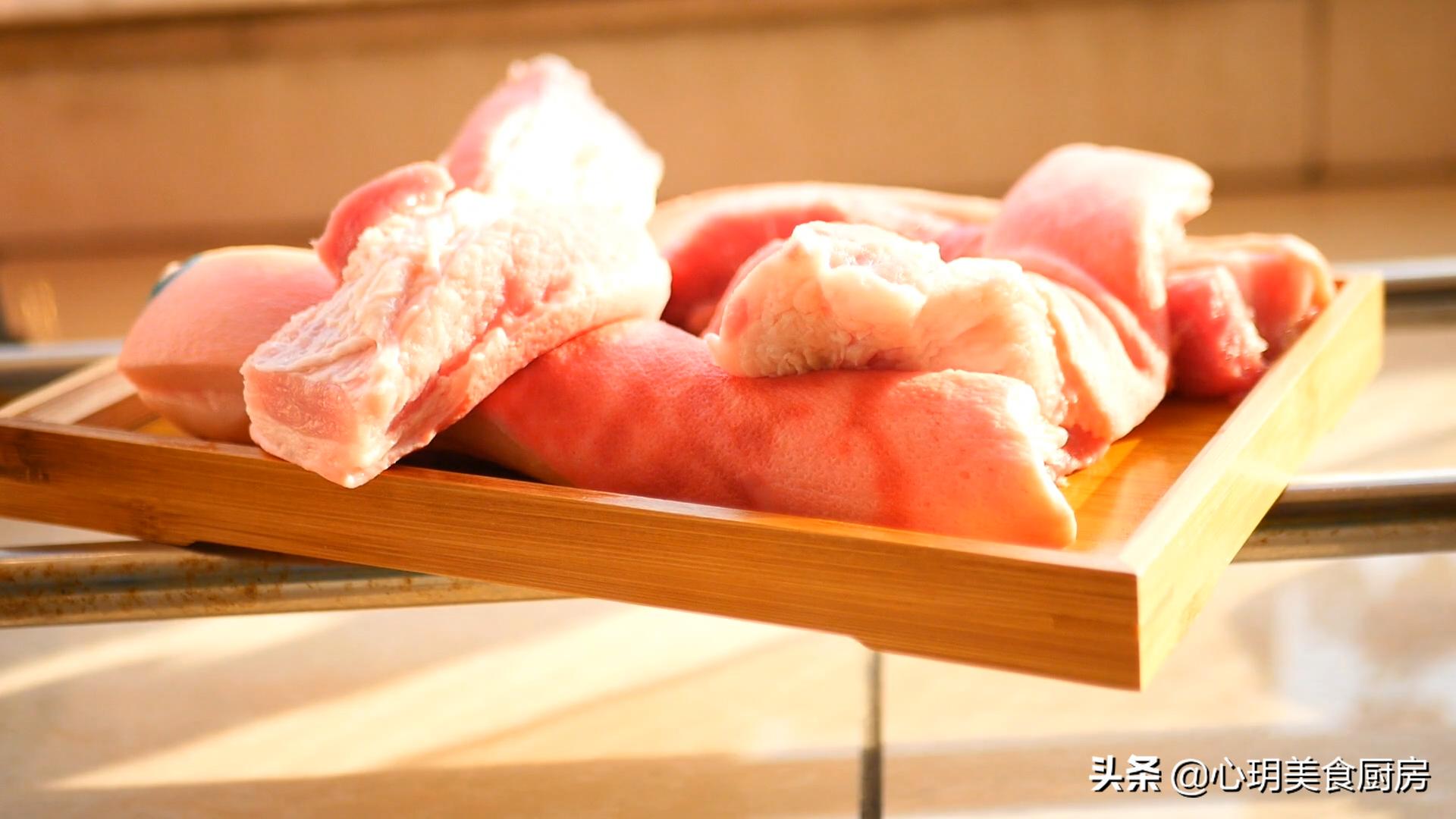 五花肉直接放水里煮一个小时,五花肉直接放酱油中泡2天