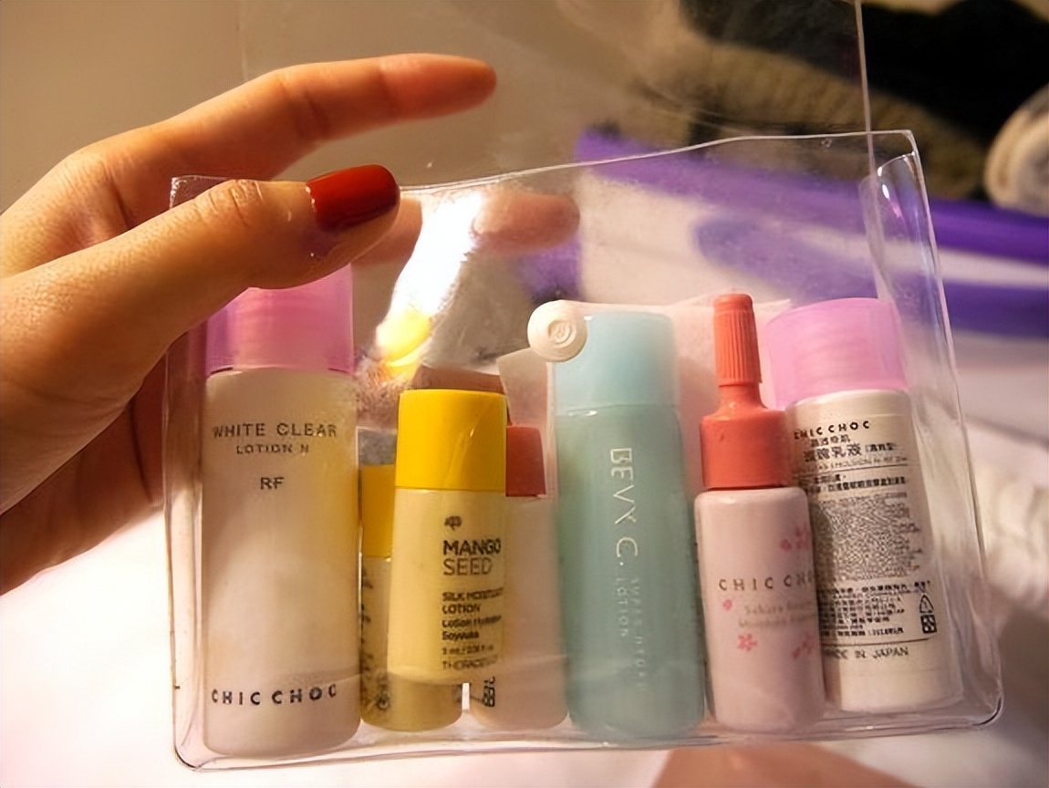 化妆品坐飞机能托运吗,坐飞机能带化妆品水乳吗