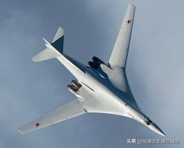 俄罗斯装备新型装甲车和新型坦克,俄罗斯装备便宜