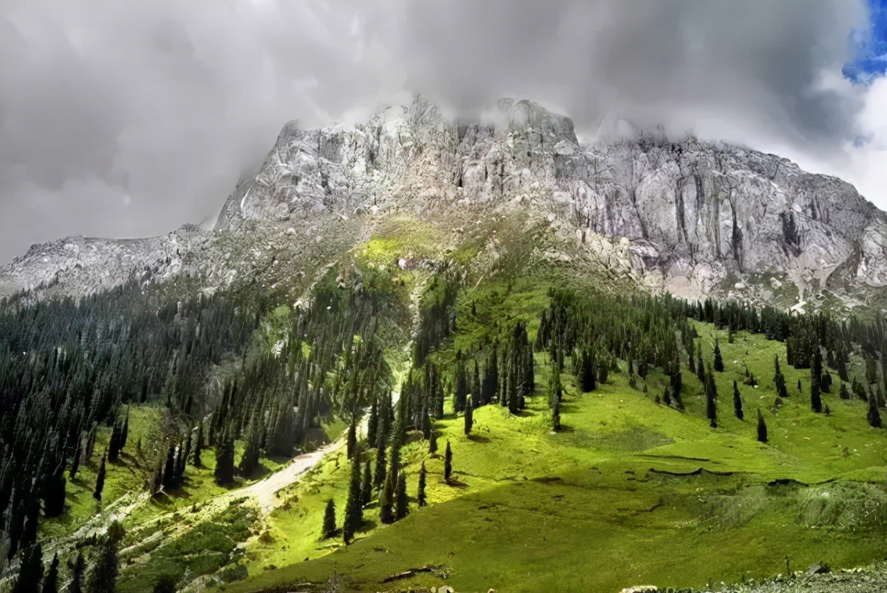 这条惊艳奇绝的公路,行走在天山脊梁上的最美景观公路