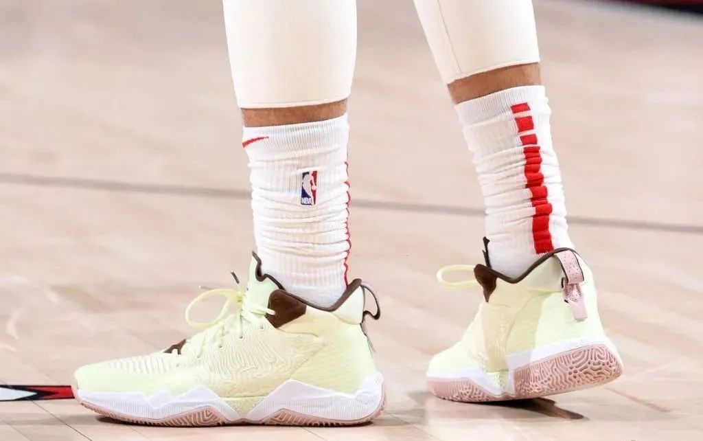 NBA球员上脚：德罗赞穿Kobe1，库里的Curry4有意思