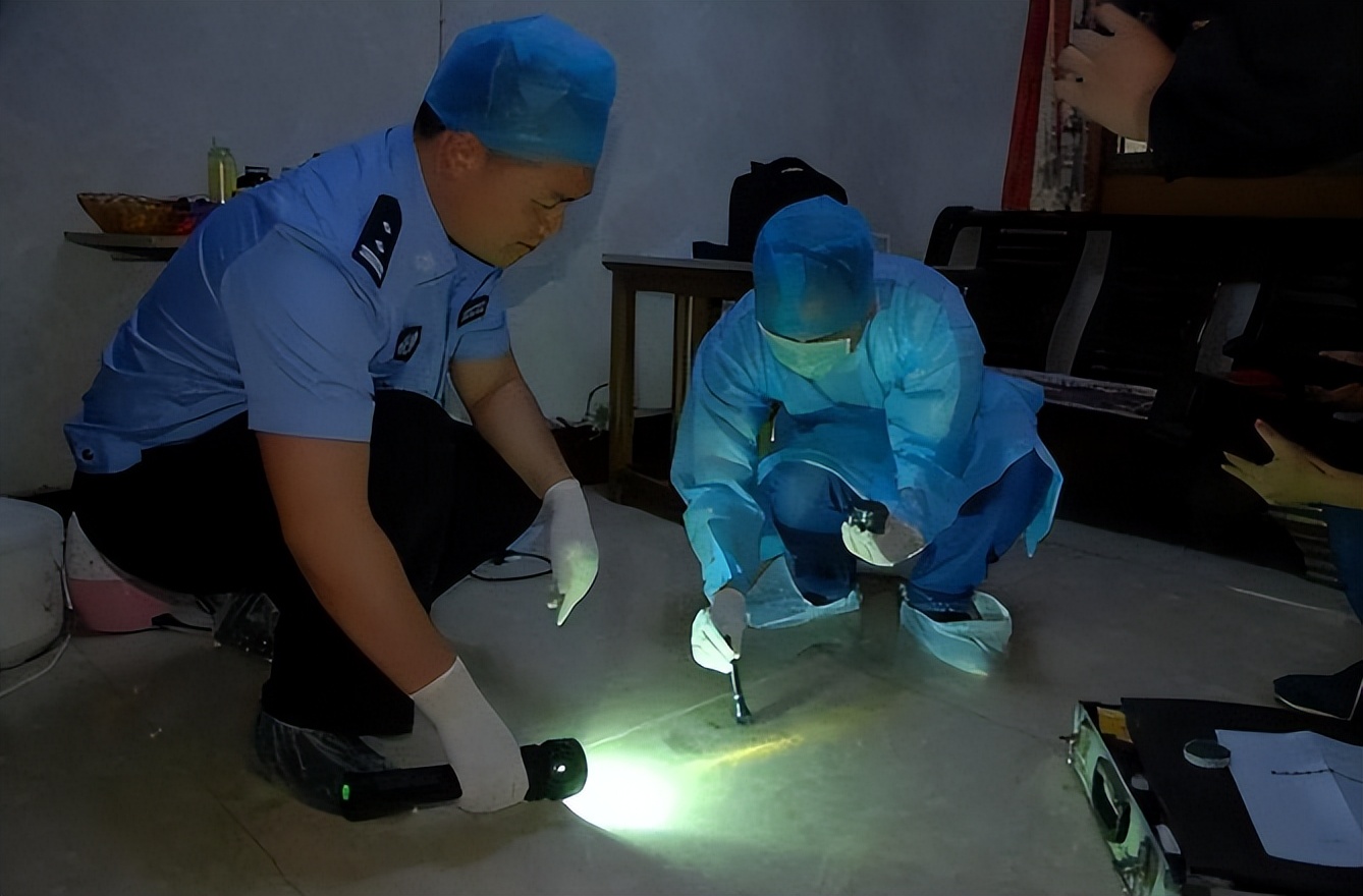 河边惊现赤裸女尸，*体下**竟然全是精斑，调查后发现凶手是死人？