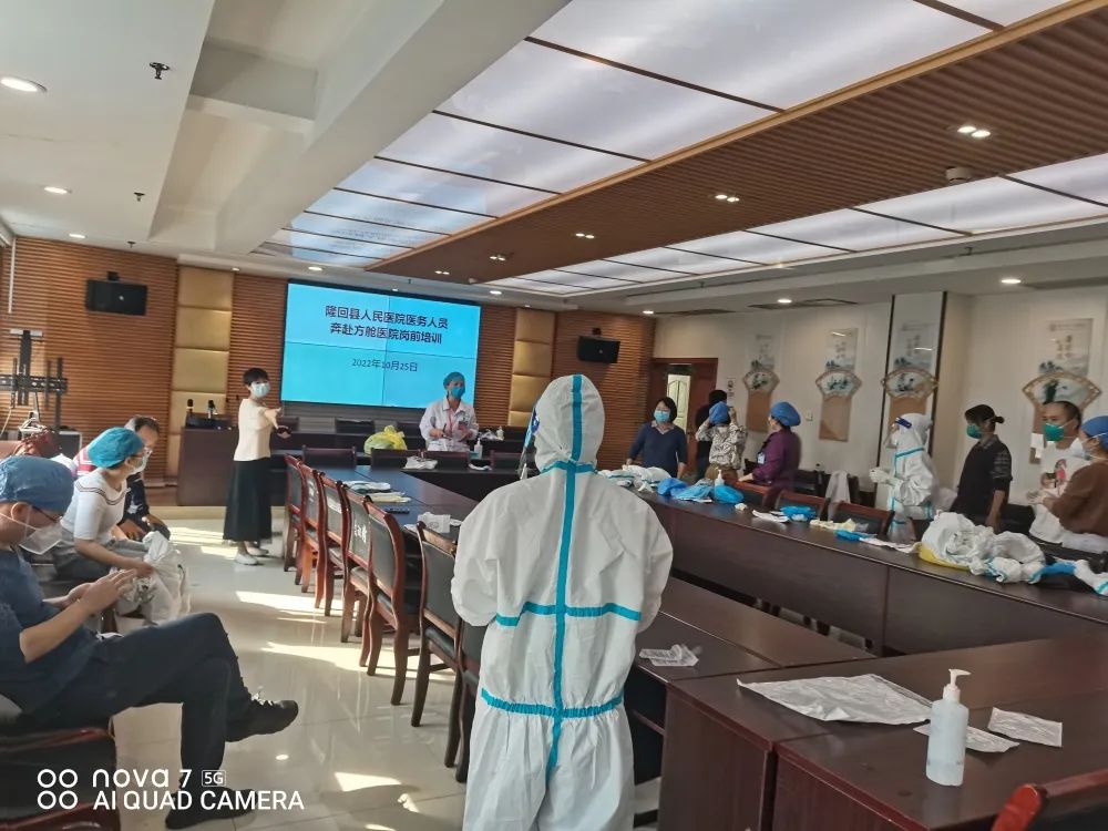 防疫第一线亮丽风景线,医护人员防疫最美背影