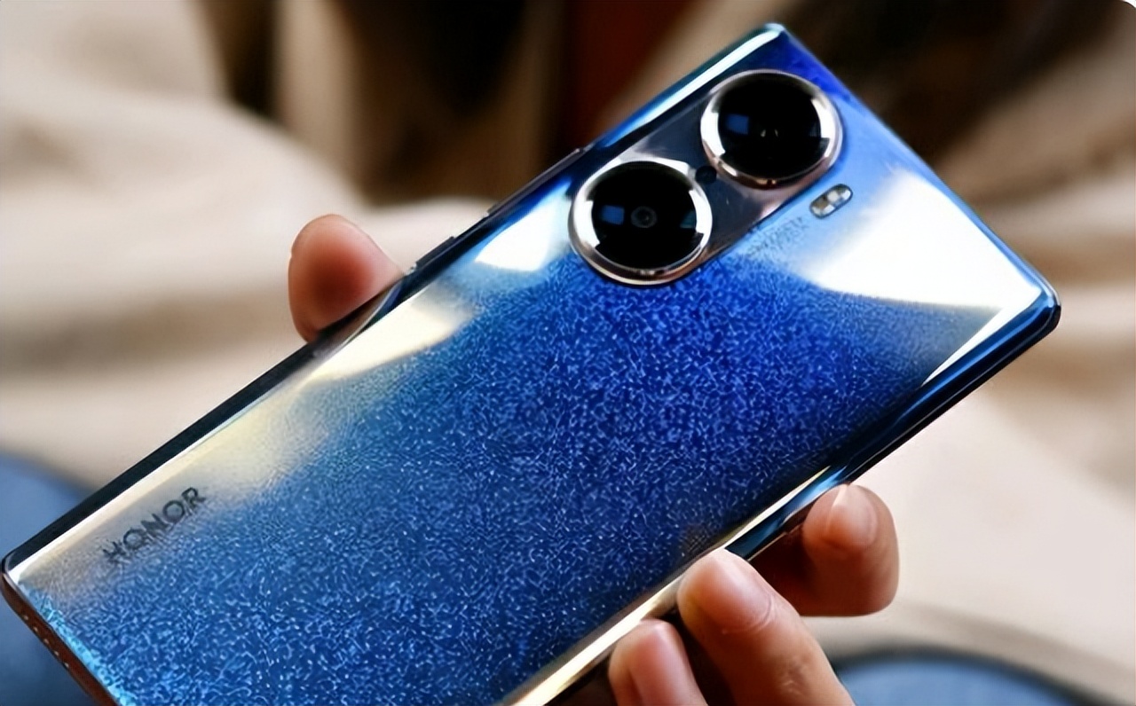 荣耀70系列正式发布售价2699起,荣耀70高配版系列最新消息