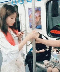 怎么安慰平胸的女孩,女朋友是个平胸怎么办