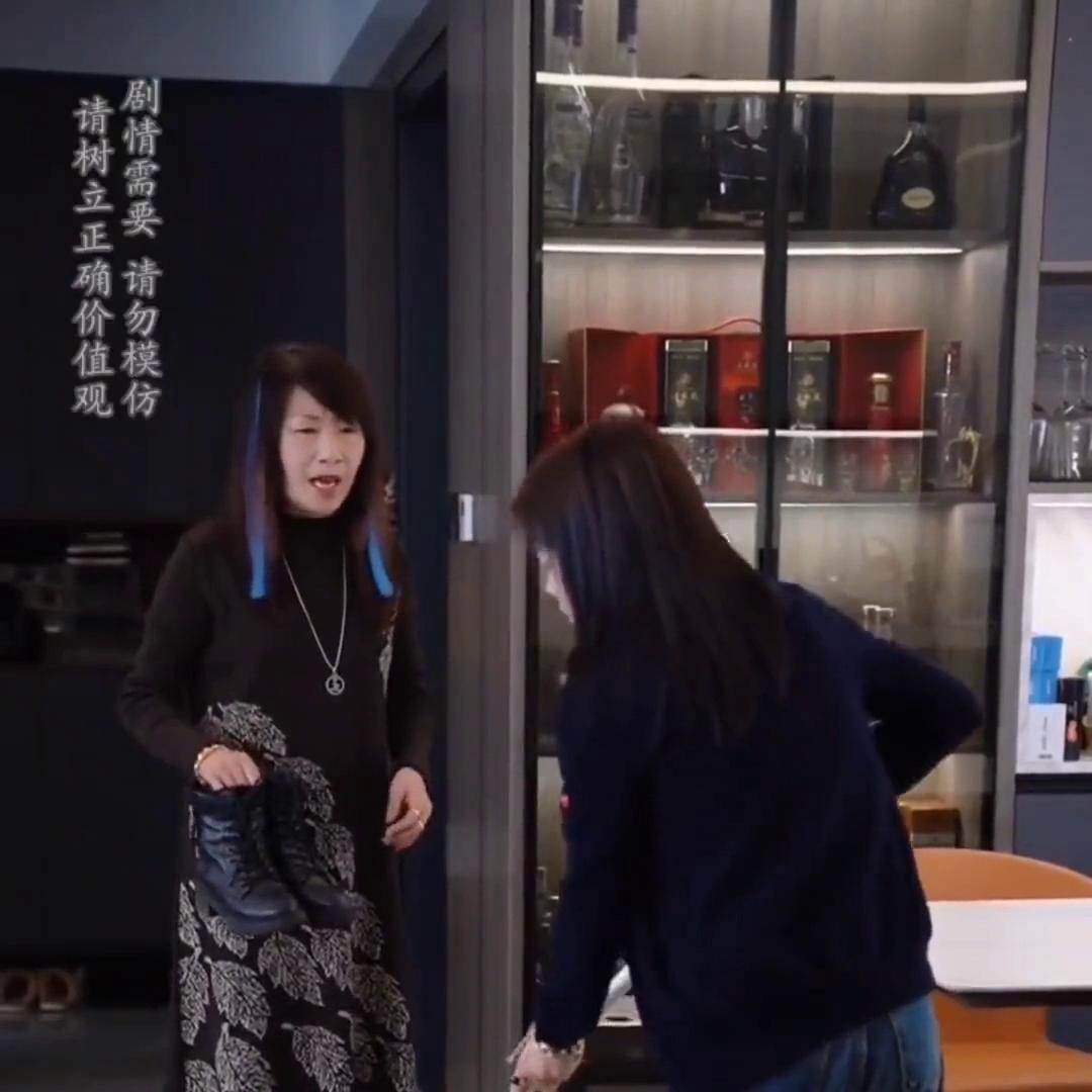 不必成为别人只需做自己,大家都在用的鞋袜除臭喷雾