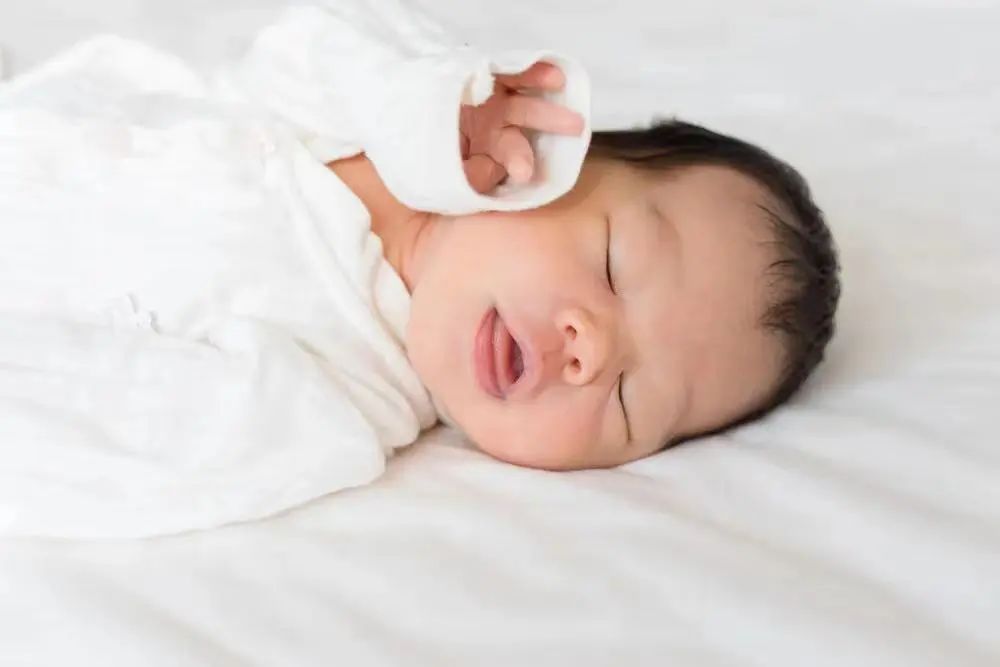 小孩每天11点睡觉影响生长发育吗,孩子晚上11点不睡觉会长高吗