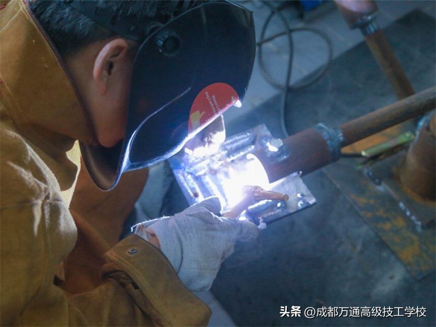 如何才能成为一名高级焊工,焊工常识与技巧培训