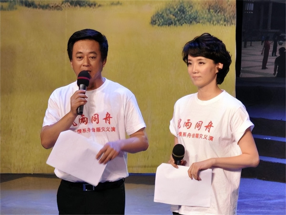 央视90后新闻联播主持人,中央台新闻联播女主持人飙泪