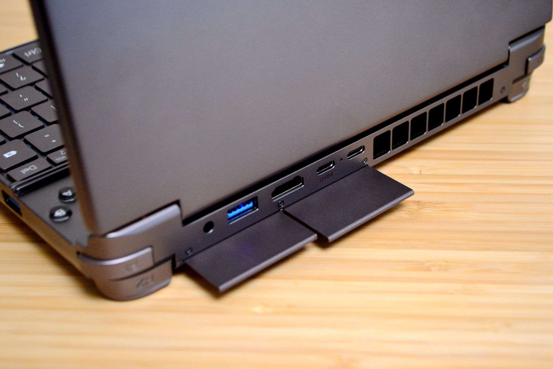 没有独显也能玩3A大作！AMD6800u加持的GPDWINMax2掌机到底有多强