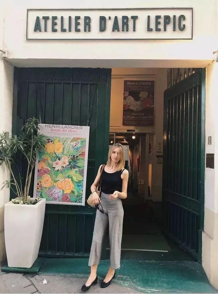 奶奶鞋和老爹鞋哪个好搭配 (奶奶鞋怎么搭配好看最新款)