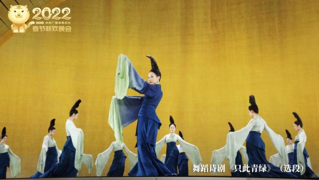 2022年春晚作文素材热点,作文素材及评论共500字