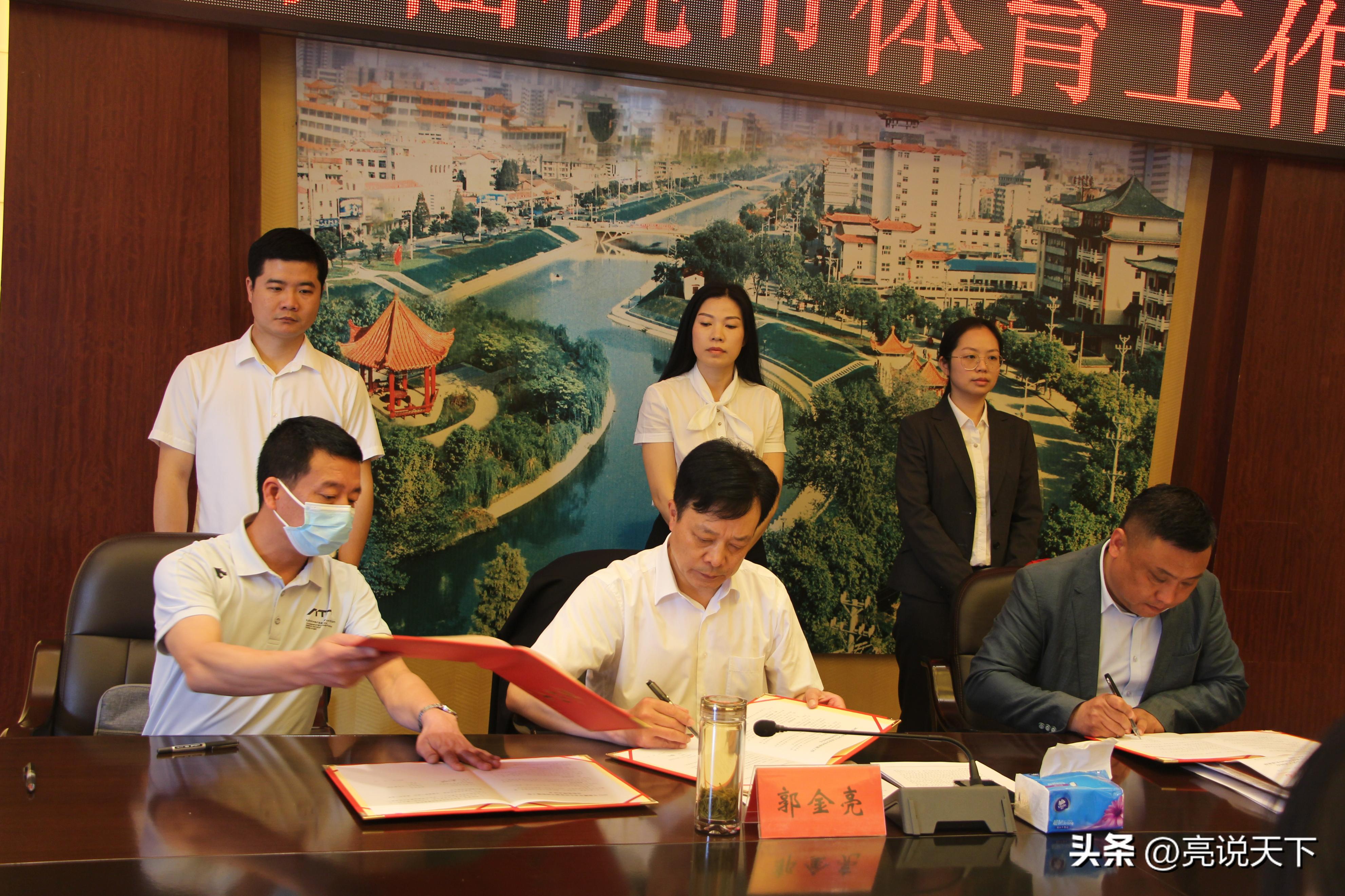 小学老师成长为省部级官员,校长巅峰时期开挂视频