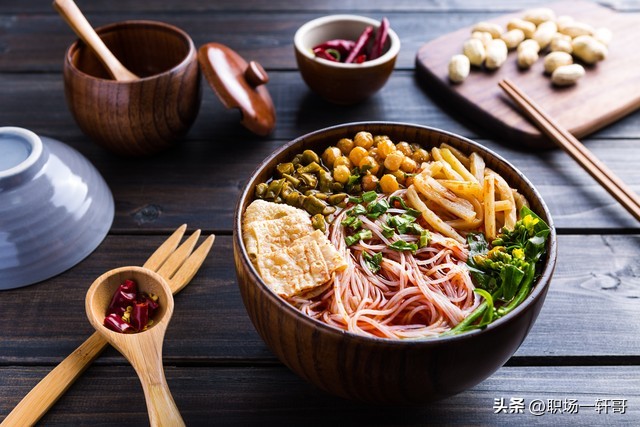 开一家米粉店年收入几千万,开个米粉店一个月能赚多少钱