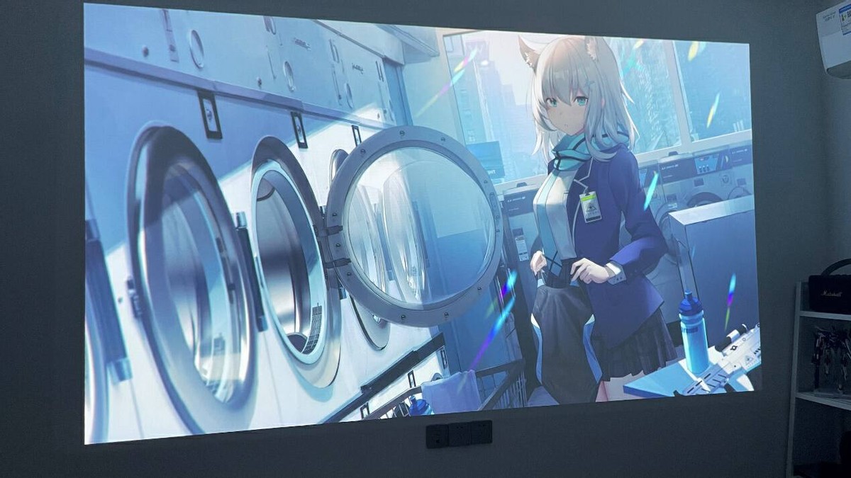 有它，挤啥电影院？AOCL1智能投影实测：2500ANSI流明+帝瓦雷调音