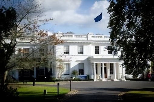 雷丁大学—1998、2005、2009、2011先后四次获得英国女王周年奖