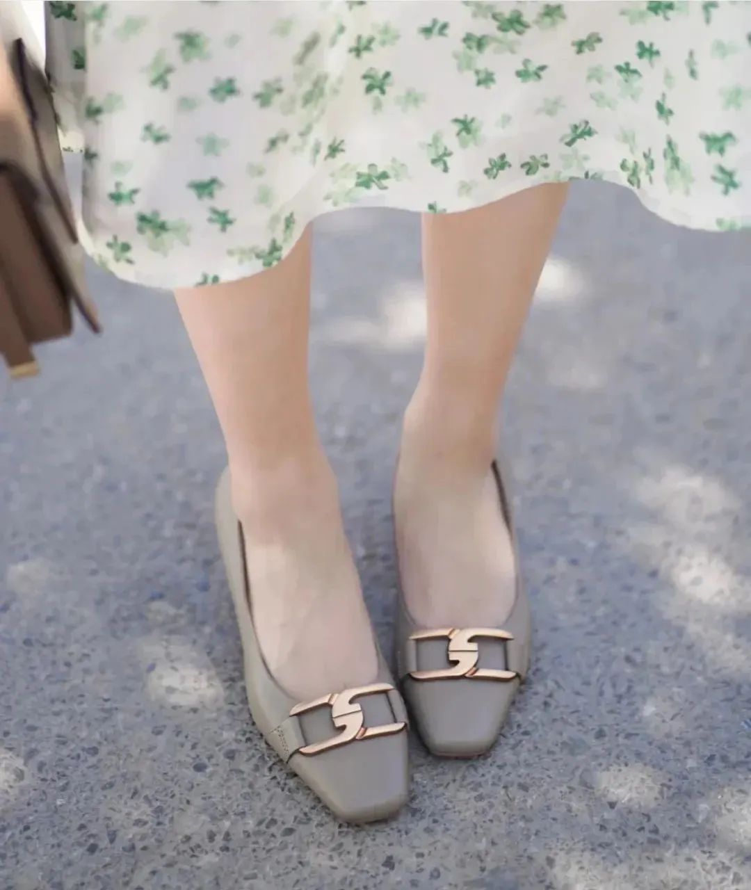 适合穿裙子的运动鞋牌子和款式,夏天穿什么鞋好看又显身材