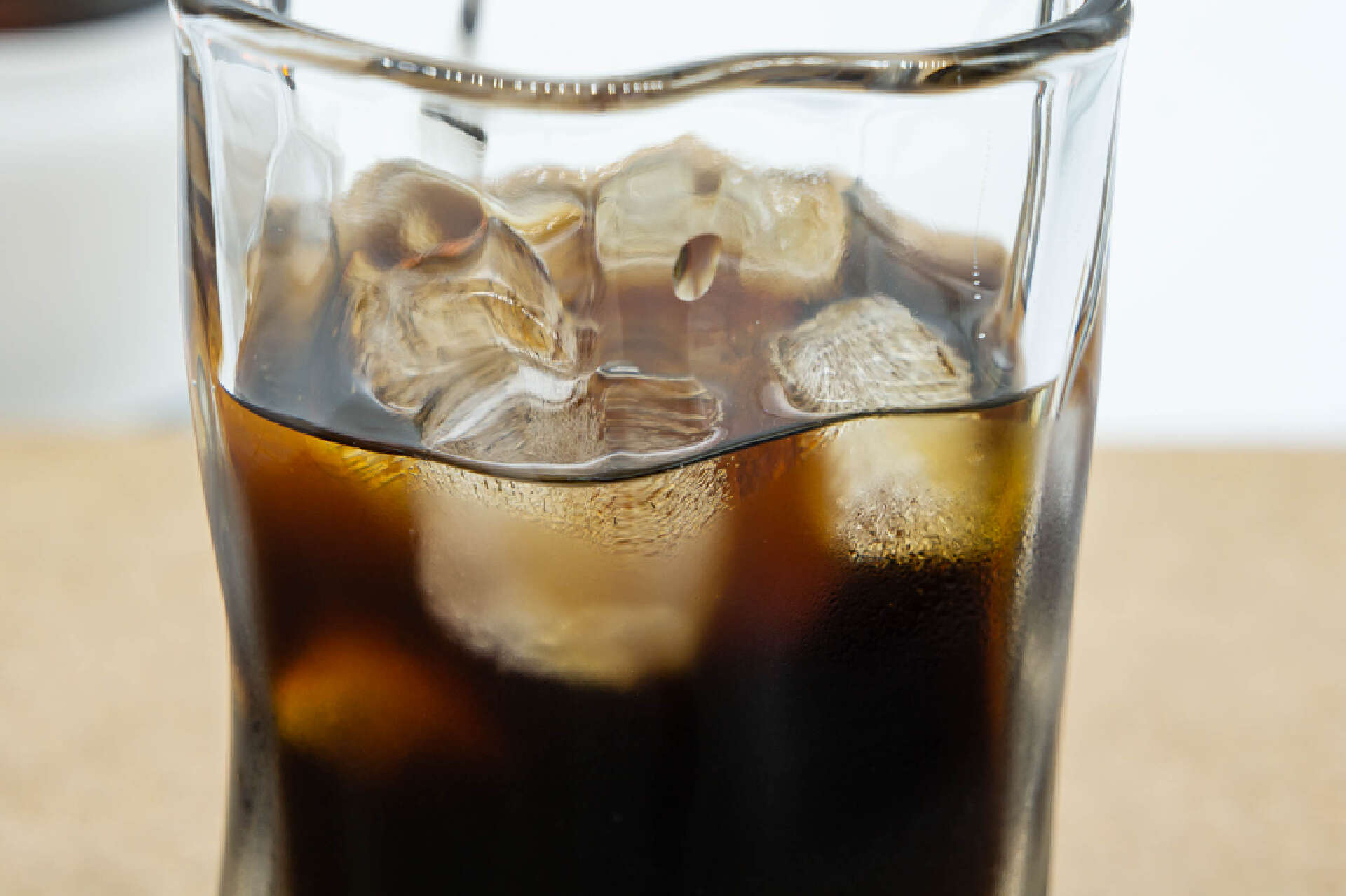 这口味有点咸？入手知乎知物咖啡海盐开心果风味